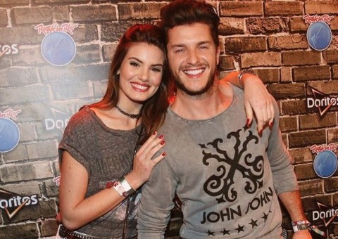 Camila Queiroz fala detalhes do vestido de casamento com Klebber Toledo