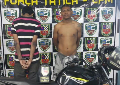 Homem é preso e adolescente é apreendido com motocicleta roubada em avenida de Manaus 