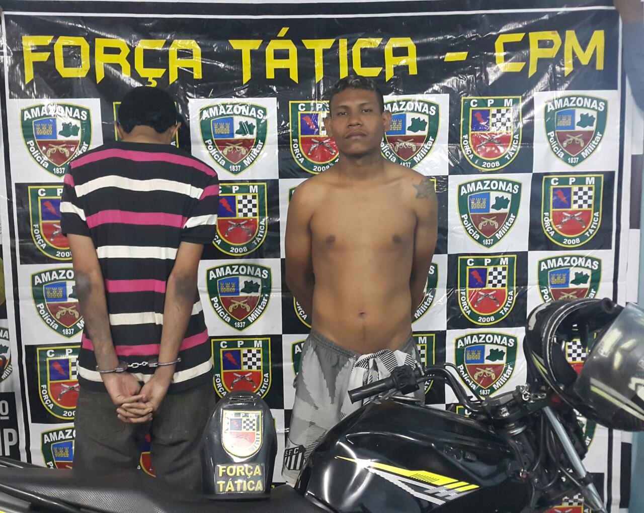 Homem é preso e adolescente é apreendido com motocicleta roubada em avenida de Manaus 