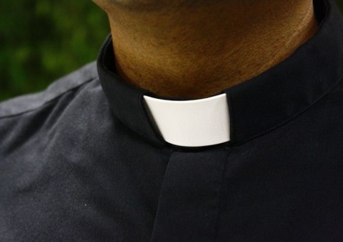 Padre é afastado após vídeo de sexo com homem e morte de policial