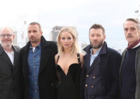  Jennifer Lawrence se revolta com polêmica sobre vestido sexy