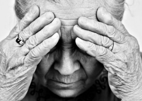 Maus tratos a idosos devem ser denunciados pelo 165. Saiba mais