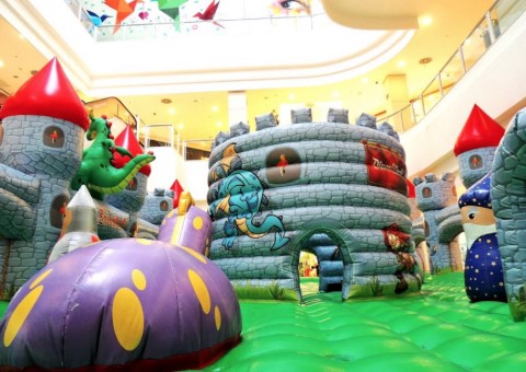 Castelo Encantado e Jump Mania movimentam shopping em Manaus