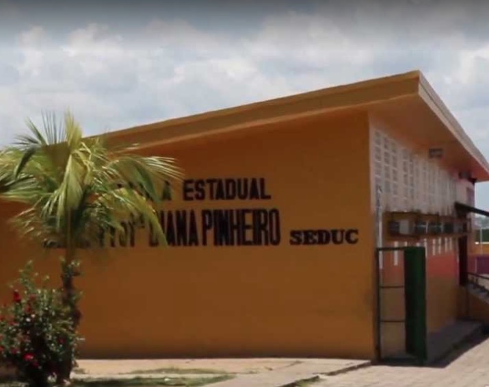 Dupla invade escola e faz arrastão em Manaus