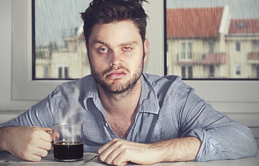 Eis por que você não consegue mais aguentar a ressaca como alguns anos atrás