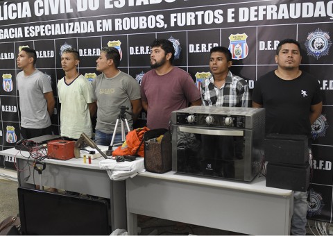 Grupo especializado em roubar casas usando disfarce de gari é preso em Manaus