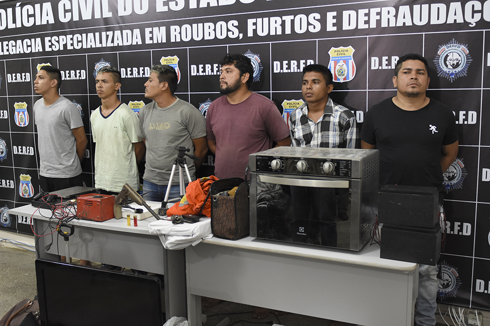Grupo especializado em roubar casas usando disfarce de gari é preso em Manaus