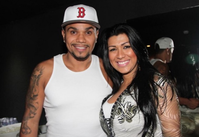 Podendo ser preso caso encontre Moranguinho, Naldo nega ter reatado casamento