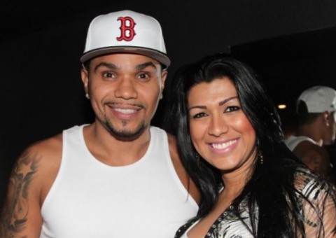 Podendo ser preso caso encontre Moranguinho, Naldo nega ter reatado casamento