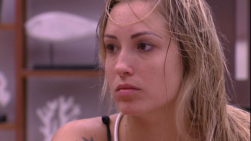 BBB18: Sem saber que está solteira, Jéssica menciona namorado: 'ele não vai gostar'