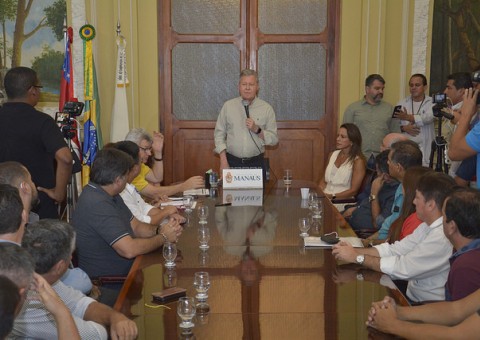 Prefeito de Manaus pede auxílio dos governos federal e estadual para acolher venezuelanos