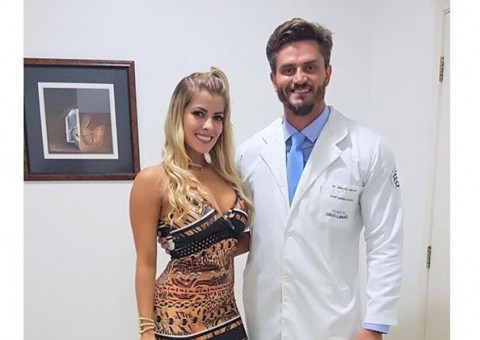 Ex-bbb Jaqueline volta a posar com Marcos Harter e se derrete por médico