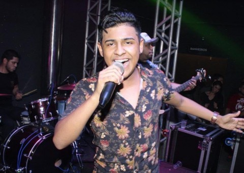 Daniel Trindade Eletro comanda Bloco do V8 bar neste sábado