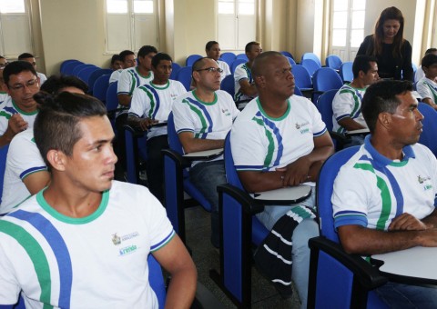 Limpadores de parabrisa de Manaus recebem capacitação para atuarem em outras áreas