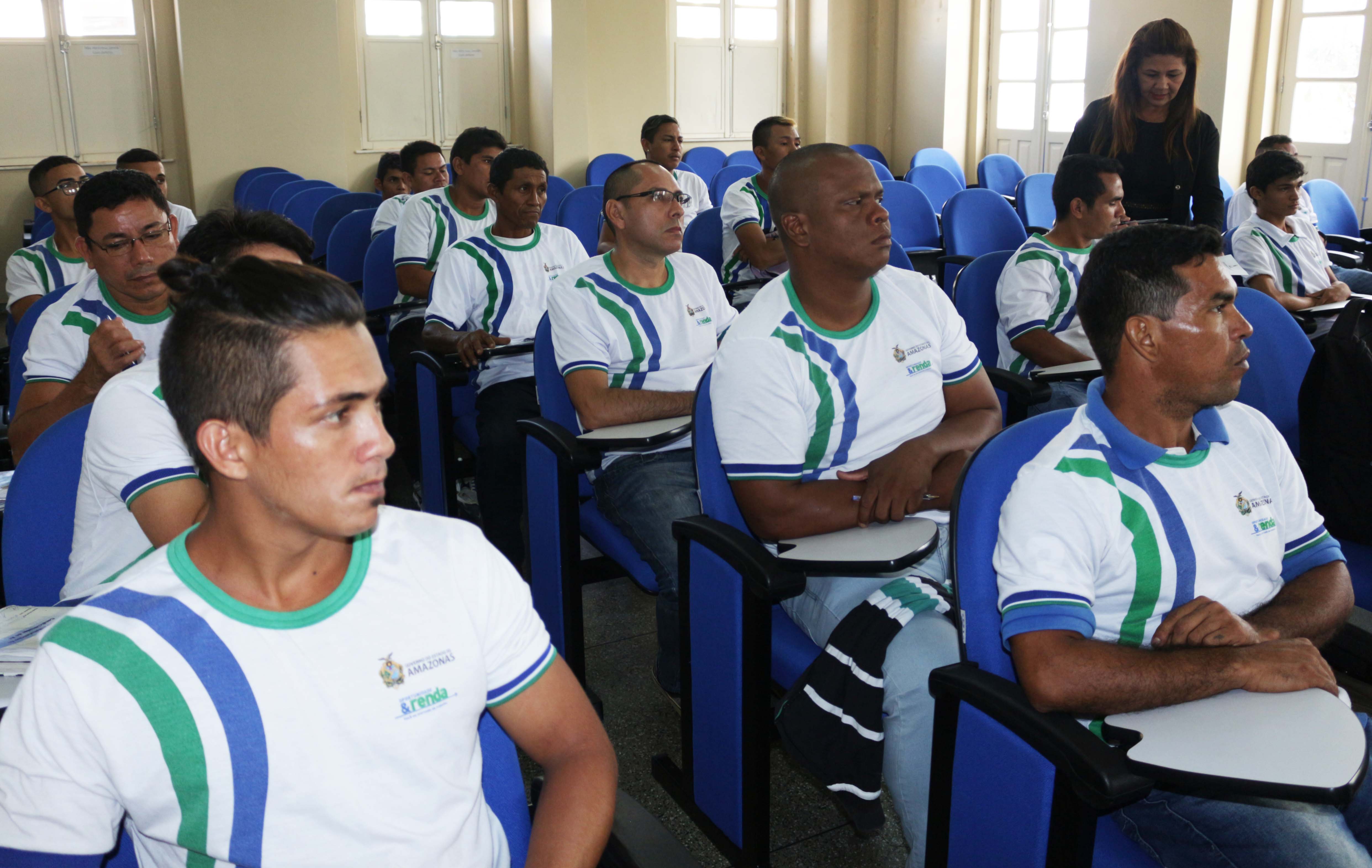 Limpadores de parabrisa de Manaus recebem capacitação para atuarem em outras áreas