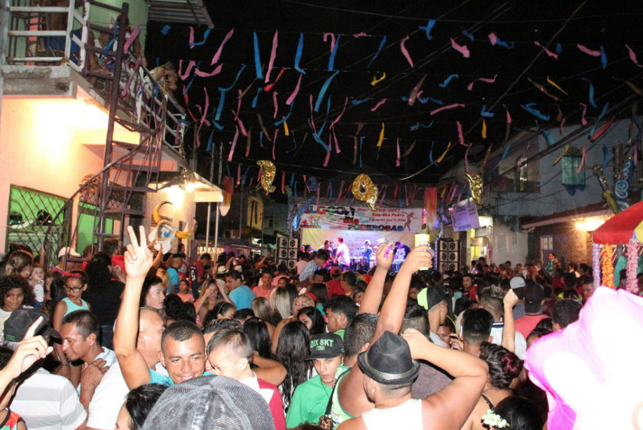 Bandas e blocos continuam Carnaval nos bairros de Manaus