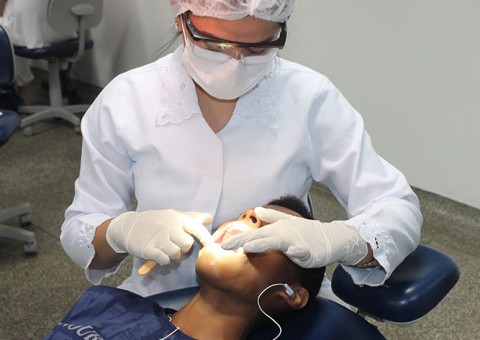 Faculdade oferece 2,2 mil senhas para triagem de tratamentos odontológicos em Manaus