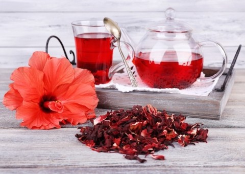 Tomar chá diurético pode ser erro fatal se você quer realmente desinchar, diz nutricionista