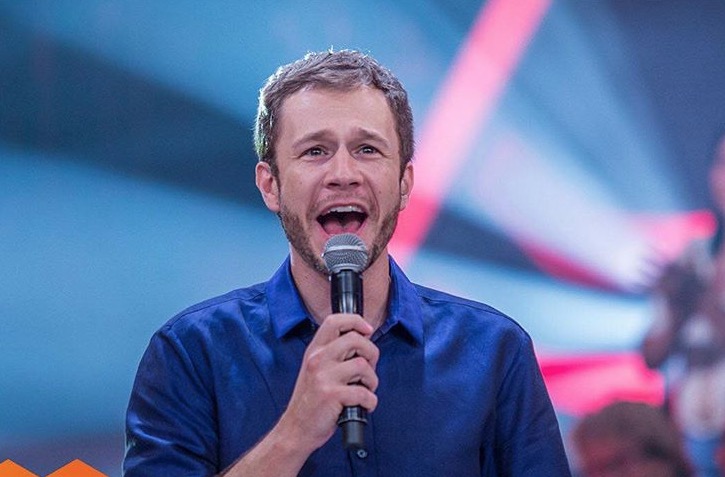 Tiago Leifert causa polêmica ao dizer que evento esportivo não é lugar de manifestação política