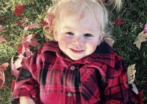 Menina alérgica à água sofre por não poder tomar banho, chorar ou suar