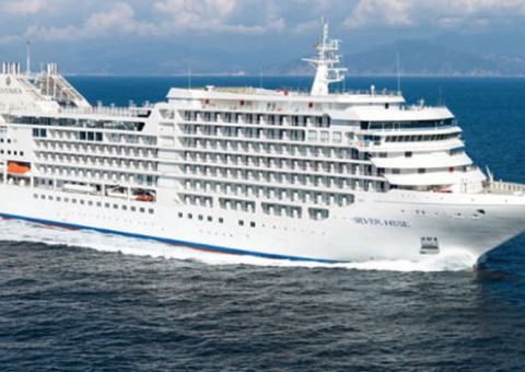 Temporada de Cruzeiros traz navio ultraluxuoso pela primeira vez a Manaus