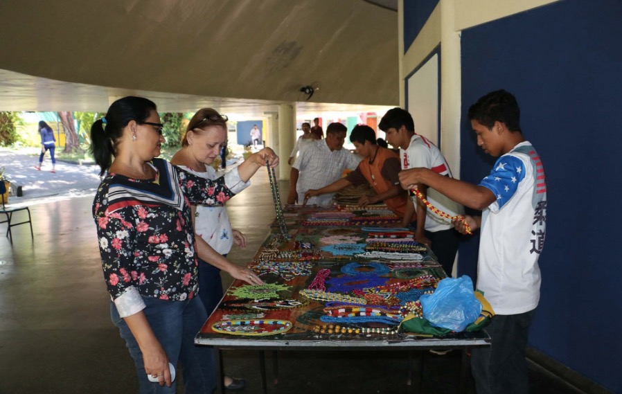 Mostra de artesanato reúne trabalho dos índios Warao