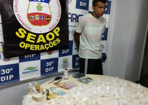 Homem é preso com mala contendo mil trouxinhas de drogas em Manaus