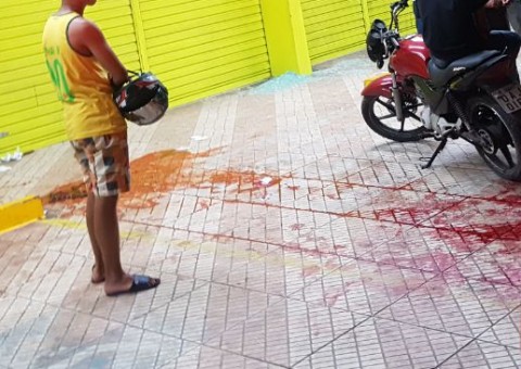Homem é executado com cinco tiros na frente de loja em Manaus