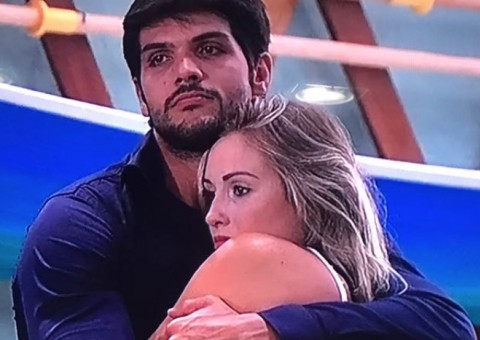 BBB18: Lucas se declara para Jéssica e compara sentimento por sister e por noiva