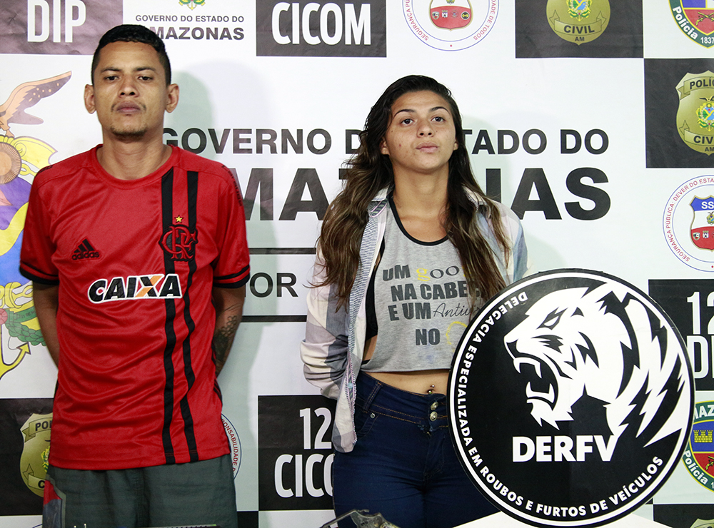 Casal é preso suspeito de roubar carro de motorista de aplicativo em Manaus