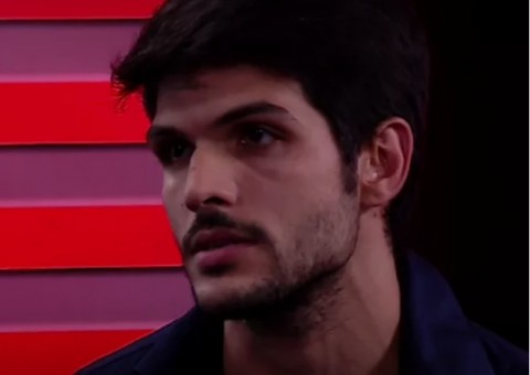 Lucas admite que trocou 'carícias' com Jéssica debaixo do edredon