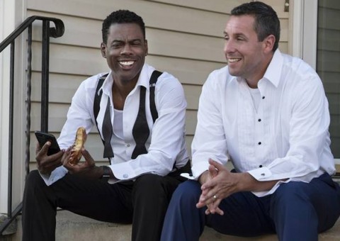 Adam Sandler e Chris Rock fazem reunião familiar desastrosa no trailer de Lá Vêm os Pais