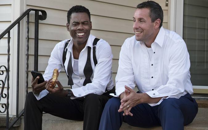 Adam Sandler e Chris Rock fazem reunião familiar desastrosa no trailer de Lá Vêm os Pais