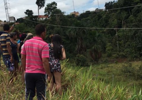 Corpo de mulher é encontrado em barranco e família acredita ser de jovem desaparecida