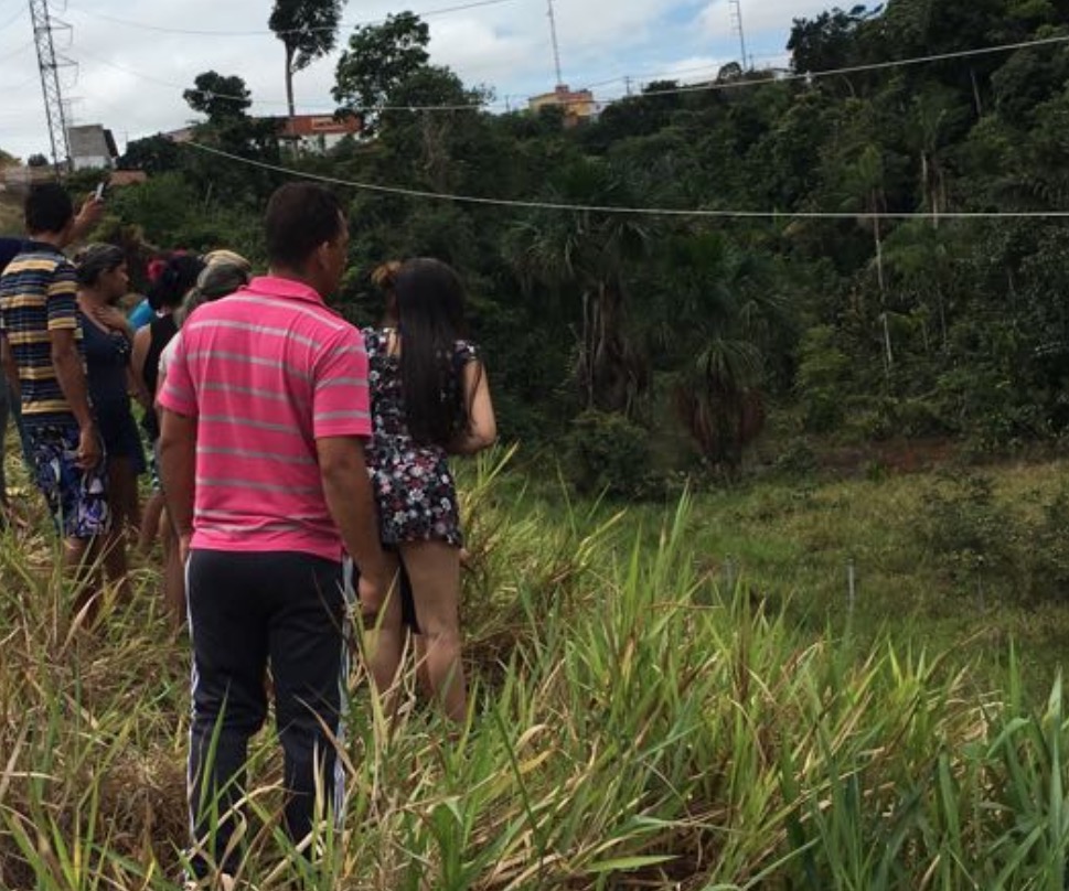 Corpo de mulher é encontrado em barranco e família acredita ser de jovem desaparecida