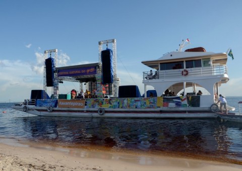 Bloco do Pirão agita Praia da Lua com 14 bandas