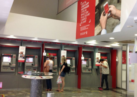 Clientes relatam transtornos após sistema de banco ficar fora do ar