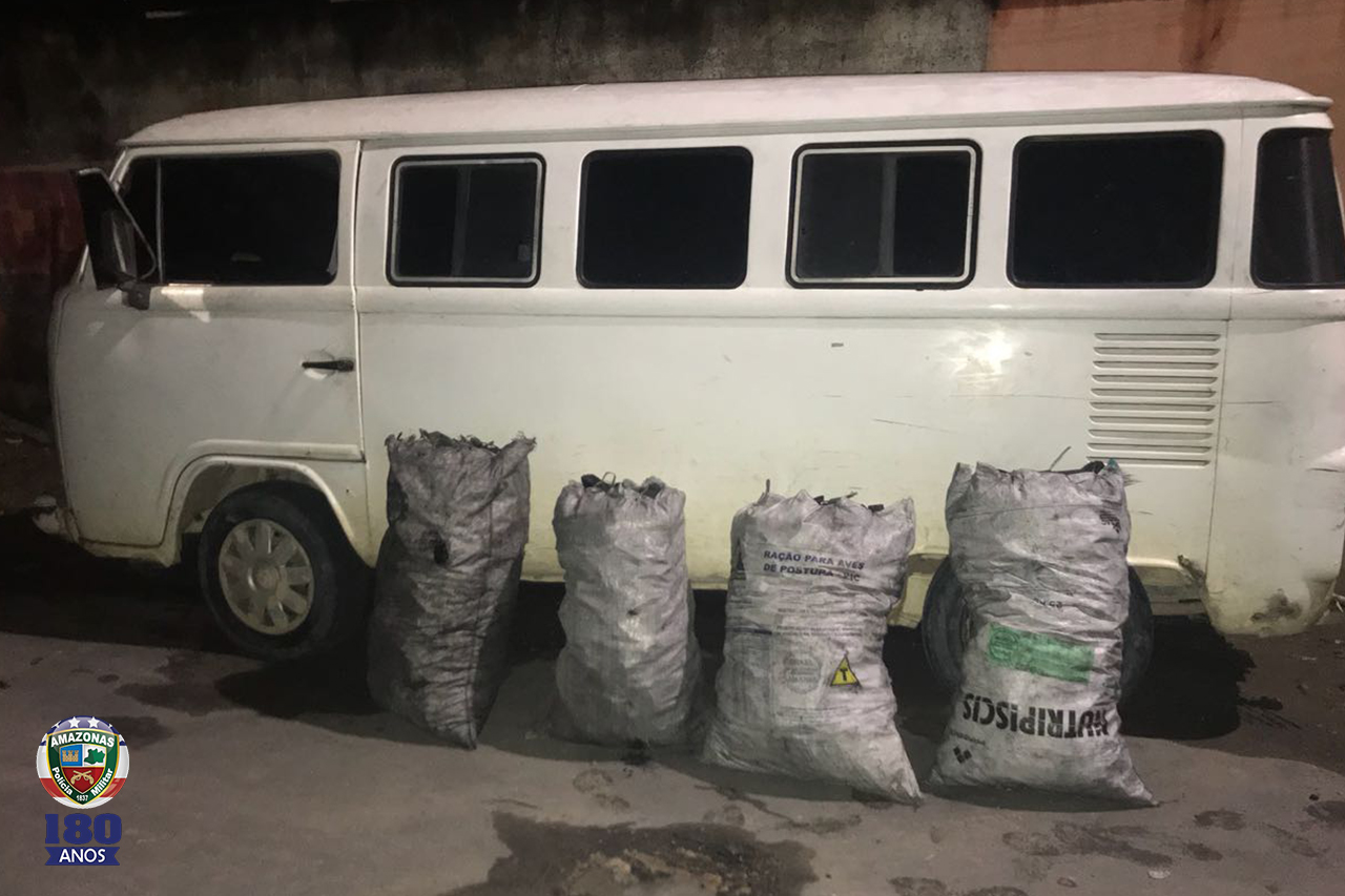 Homem é detido com carga de carvão vegetal ilegal na AM 010