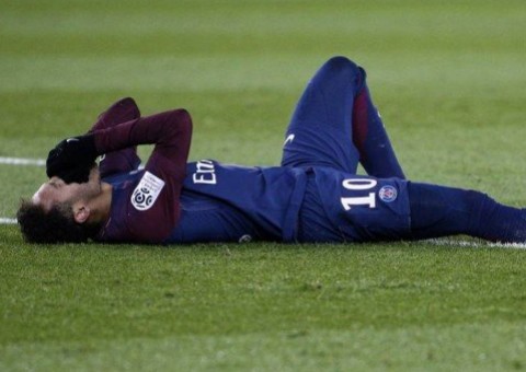 Neymar deve ser operado nesta quinta em Belo Horizonte