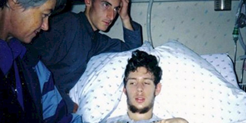 Após 12 anos em coma, jovem acorda e o que ele revela é de dar arrepios