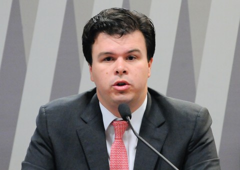 Ministro de Energia deve esclarecer demissões em massa na Eletrobrás Amazonas Energia
