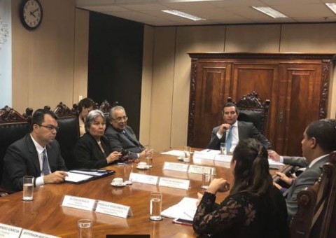 Amazonino busca modernização dos portos de Manaus junto ao Governo Federal