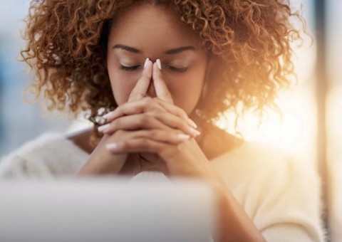 Jovens passam seis horas por dia sentindo-se estressados, diz pesquisa