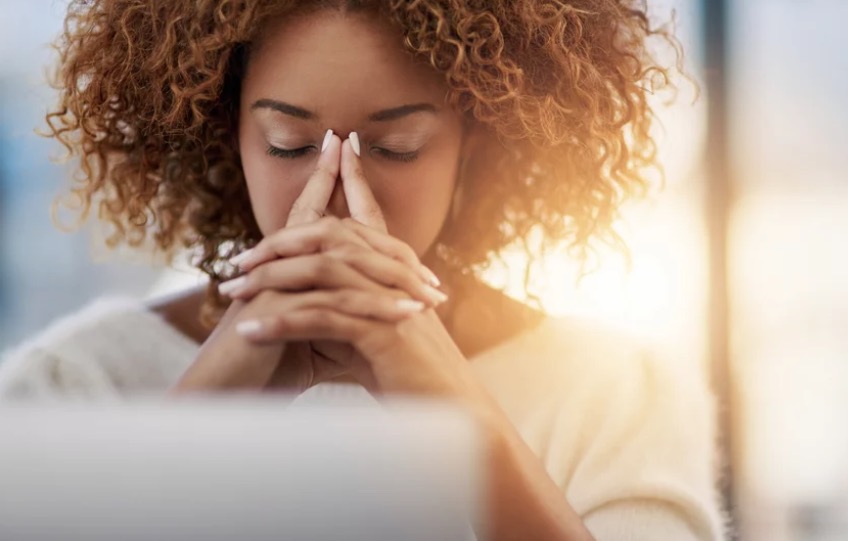 Jovens passam seis horas por dia sentindo-se estressados, diz pesquisa