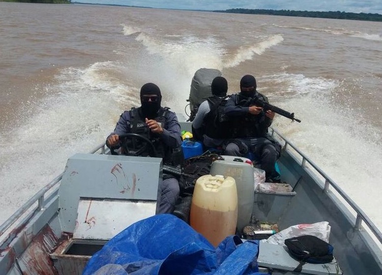 Piratas trocam tiros com a polícia no rio Solimões e dois morrem 