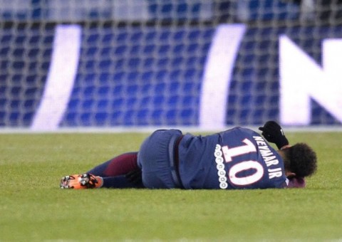 Termina cirurgia de Neymar em Belo Horizonte