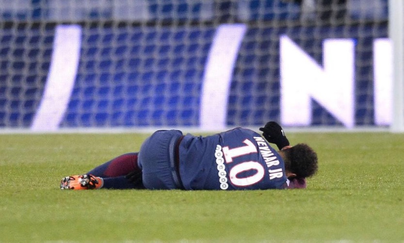 Termina cirurgia de Neymar em Belo Horizonte