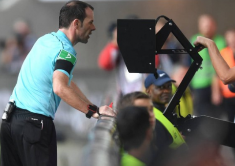 Fifa aprova uso do árbitro assistente de vídeo no futebol