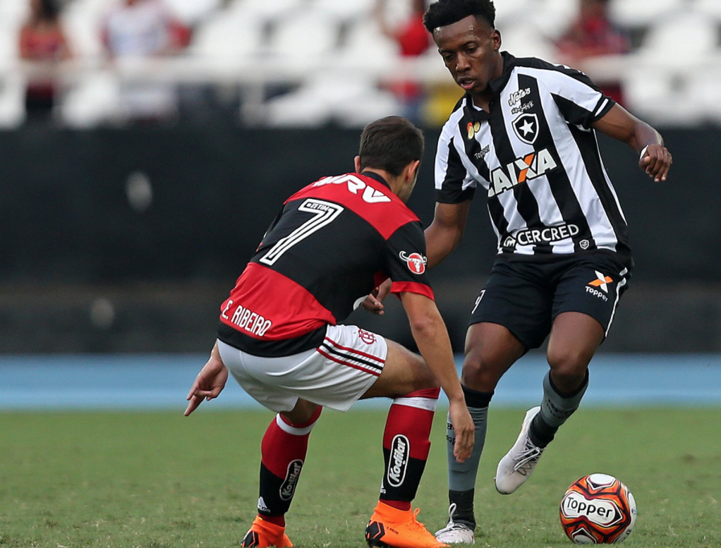 Flamengo vence clássico quente e acaba com os 100% do Botafogo na Taça Rio