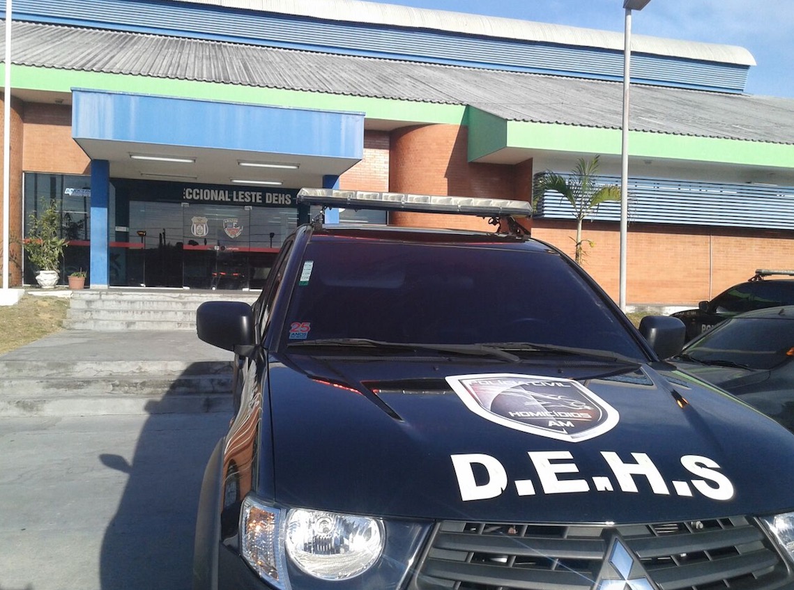  Jovem morre com faca de pão cravada no peito após briga com irmão em Manaus